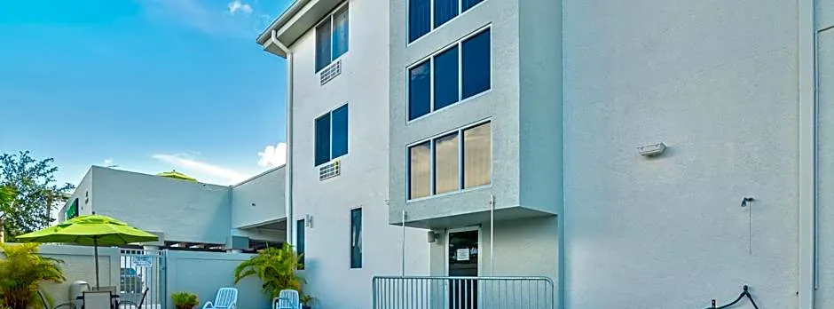 Naples Park Central Hotel
