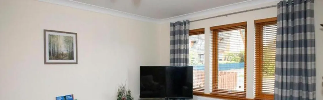 Modern 2 Bedroom Semi Detached House with Own Private Driveway