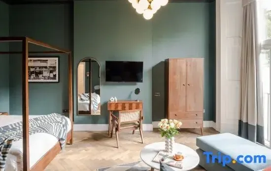 Tyndall's Park | Four Poster Studio - No.2