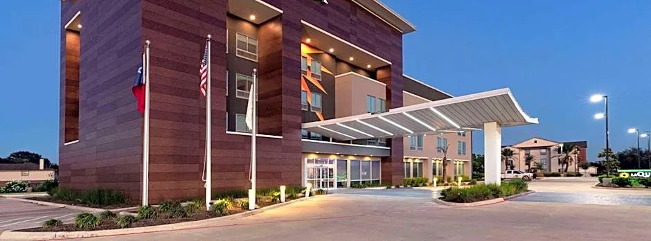 La Quinta Inn & Suites by Wyndham Texas City I 45