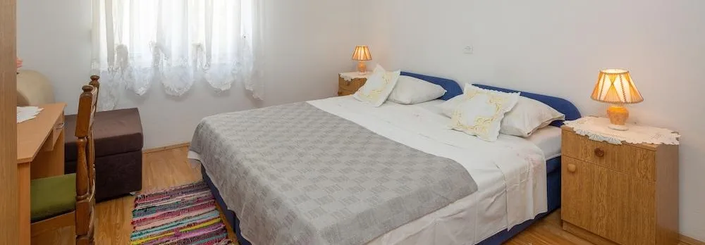 A 2 Apt Near Beach W Patio, Parking And Grill