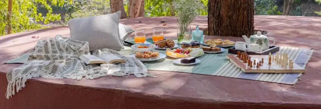 SaffronStays Camelot by the Lake - 3Br Villa with Glass Walls, TT, Projector, and Gardens, Udaipur