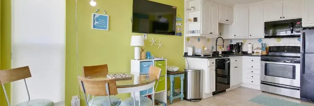 Pineapple Paradise by Ryson Vacation Rentals