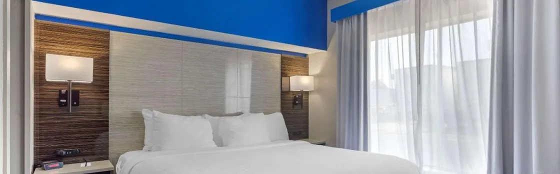 Comfort Inn & Suites