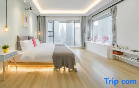 Sweet Time Homestay (Chongqing Jiefangbei Pedestrian Street Hong Ya Dong)