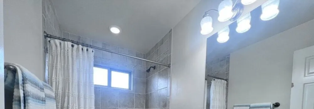 Fantastic 5 Bedroom 4 Bath Home With new Pool & Jacuzzi