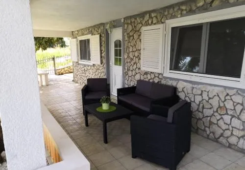 A & A Luxury Guest House