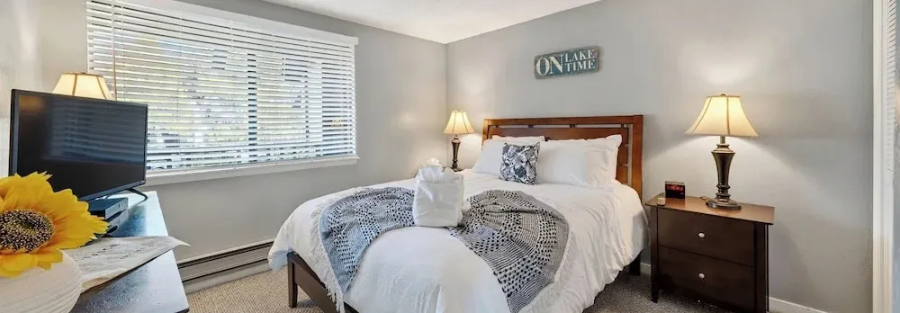 Beach Front Perch by Avantstay Lakefront Condo + Views + Near Dining and Skiing