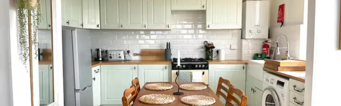 Stylish Flat Near London Bridge with Balcony Views - Pass the Keys