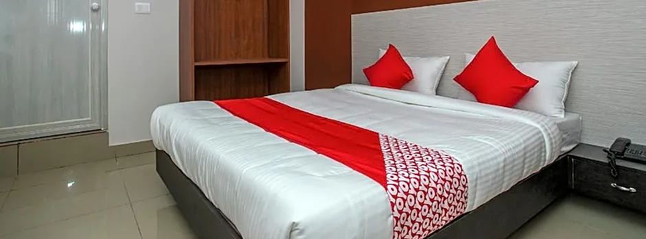 Hotel O Varcity Phi Premium Pavilion ,Above HDFC Bank ,Near Anjaneya Temple Madiwala, Hosur Main r