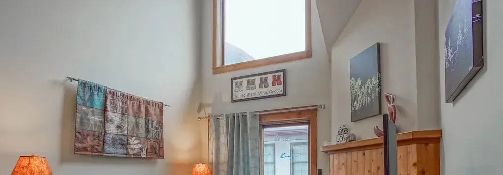 Whistlepunk 36: 1 Br Plus Bonus Sleeping Loft Slope Side
