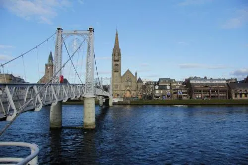 Scardroy Homes Inverness - Central 2 Bedroom with Parking WiFi Smart TVs Sleeps up to 6