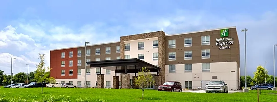 Holiday Inn Express & Suites Omaha Airport By IHG
