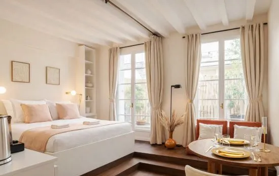 Notre-Dame studio with lift & terrace views