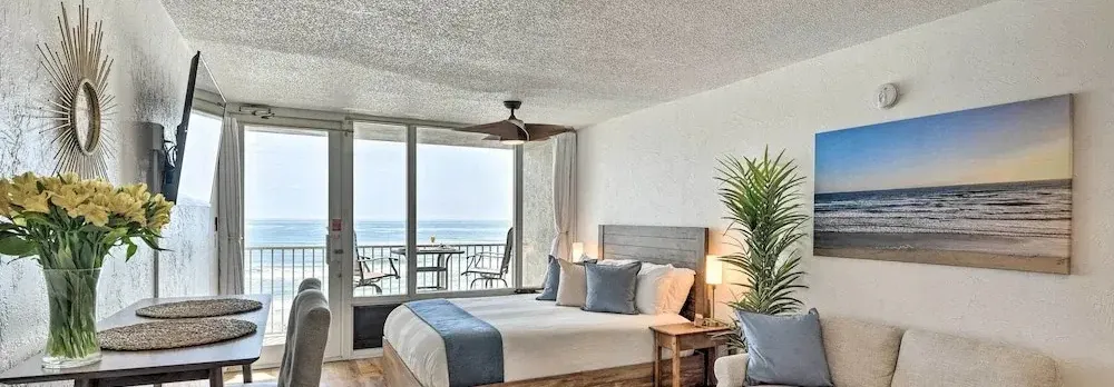 Oceanfront, Fourth-floor Condo on Daytona Beach!