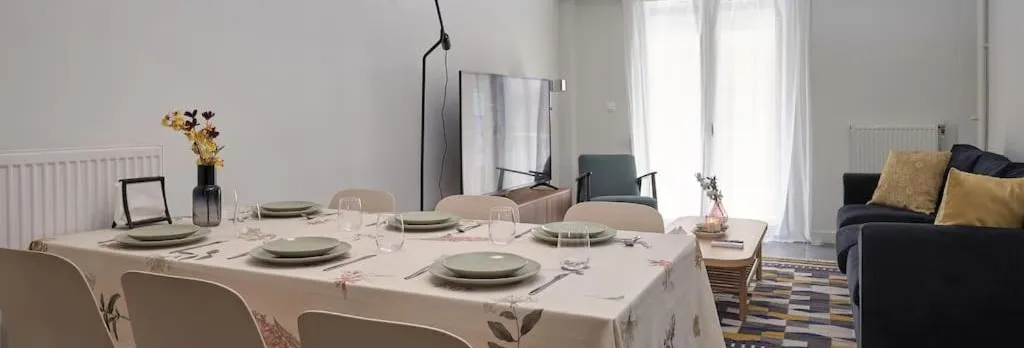 Chic Apt with All Comforts in the Heart of Athens!