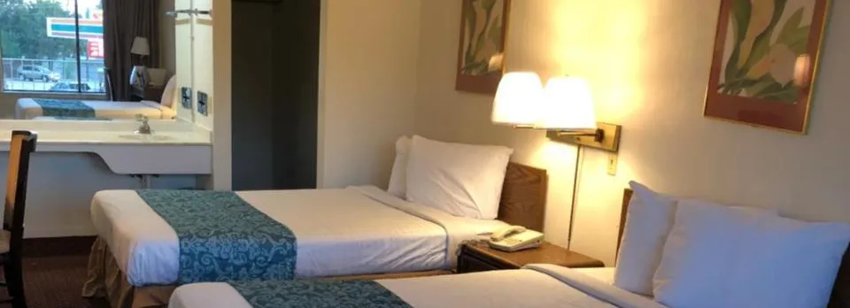 Flagship Inn (Adults only)