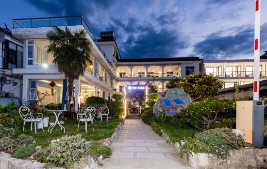 Floral Hotel·Xingfugang Bokewan Hotel (Dali Yanxi Swan Branch)
