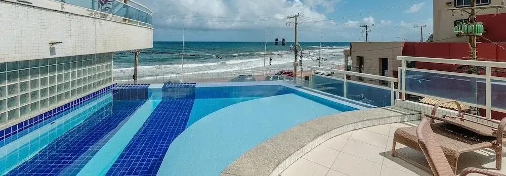 Apt w/ Balcony & View, Steps From the sea Opr0303