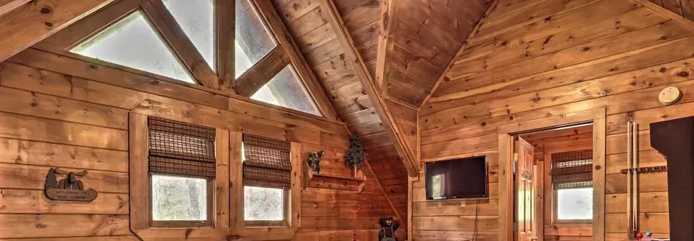Smoky Mountain Log Cabin: 7 Mi to Gatlinburg!