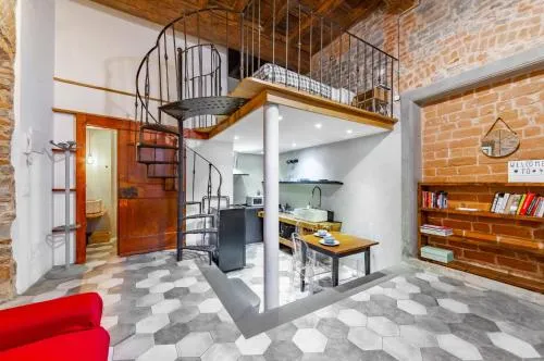 GuestHost - Florence Oltrarno Duplex Apartment