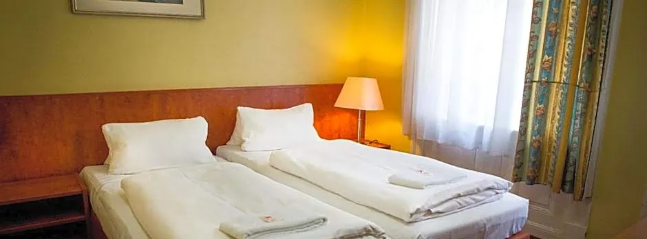 City Hotel - HEEFA OHG