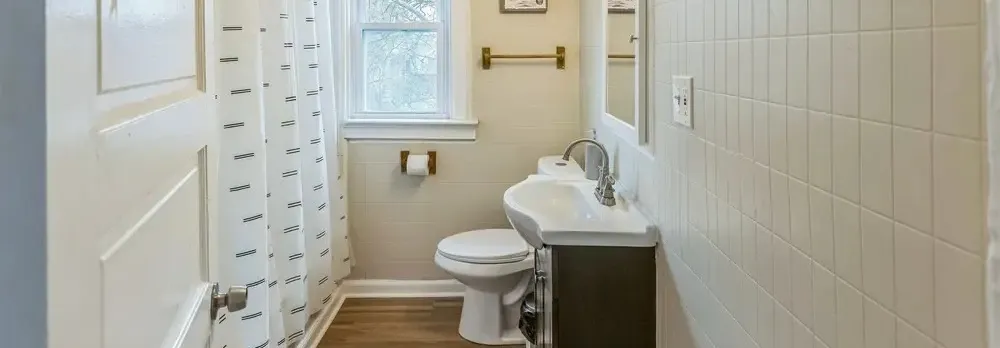Cozy Upper Flat Minutes From Niagara Falls 3 Bedroom Apts