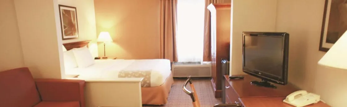 La Quinta Inn & Suites by Wyndham Stamford / New York City