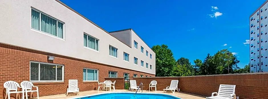 Ramada Hotel & Conference Center by Wyndham Paintsville