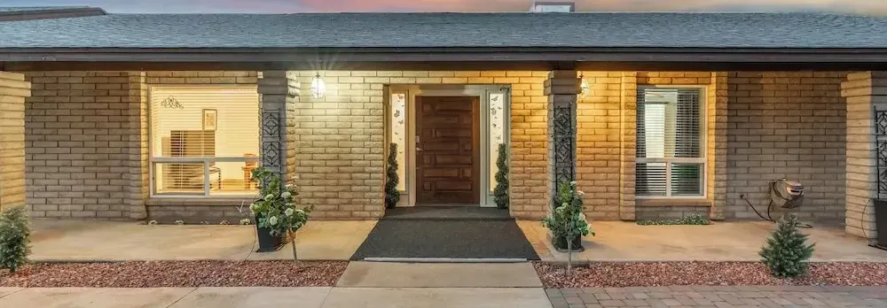 Private Hot Tub & Huge Yard: Phoenix Family Home