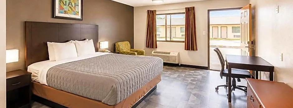 Freer Executive inn and Studios