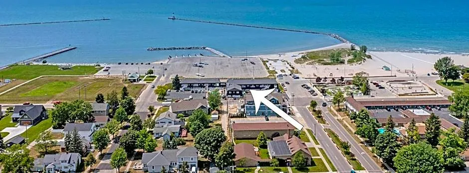 Snyders Shoreline Inn