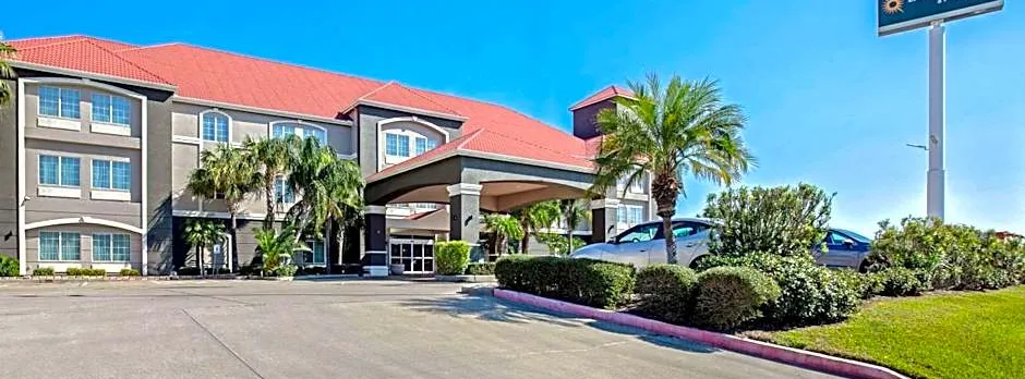 La Quinta Inn & Suites by Wyndham Corpus Christi Airport