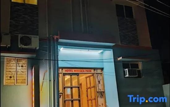 Wooden Park Hotel - Near DLF IT Park
