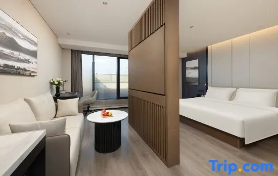 Atour Hotel Chengdu Wenjiang Fengxihe Subway Station