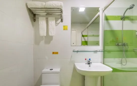 Express 8 Hotel (Shenzhen International Convention and Exhibition Center Shangnan Branch)