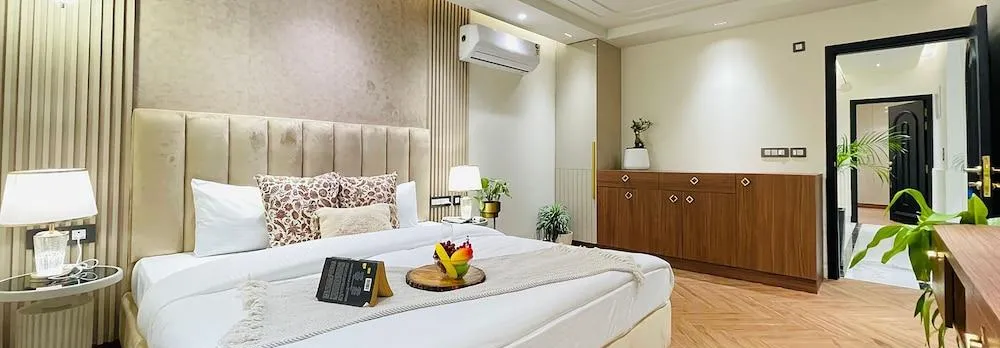 Roomshala 134 Premium Rooms Saket