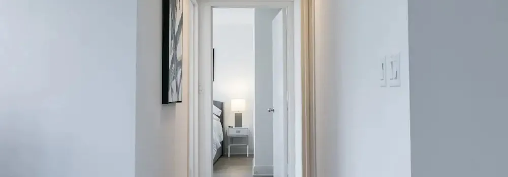 Bright 2 Bedrooms 2 Bathrooms Unit With Balcony