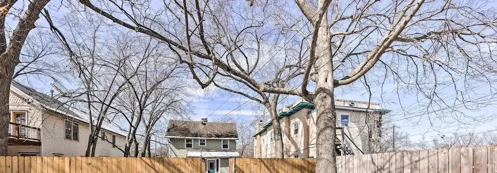 Newly Renovated Home Close to Dtwn Lawrence!
