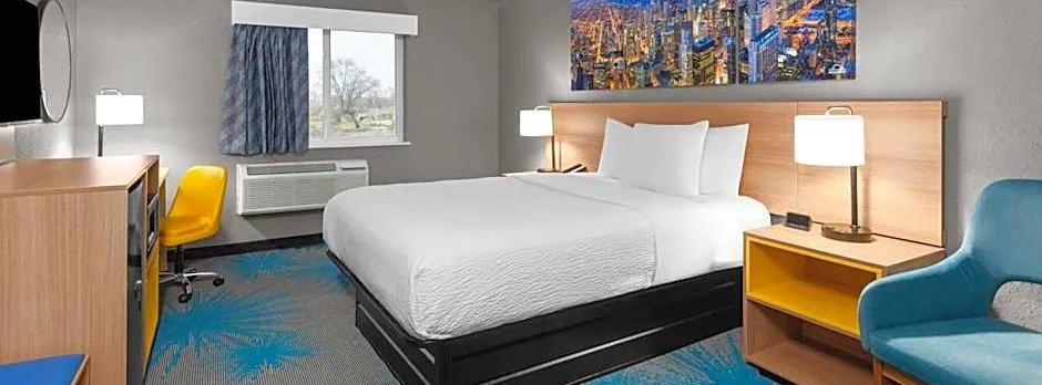 Days Inn by Wyndham Waukegan