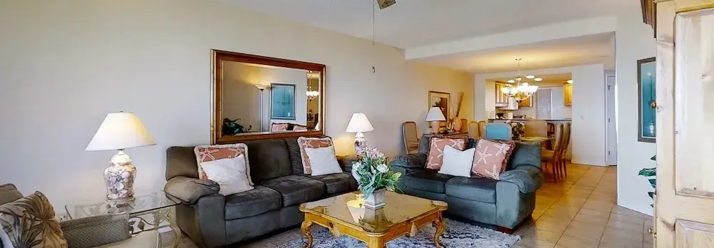 Attractive Home Steps From Ocean With Pool, Central AC, Deck & Fast Wifi