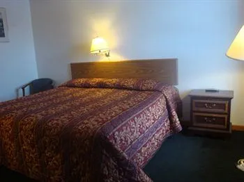 Currys Motel Saginaw