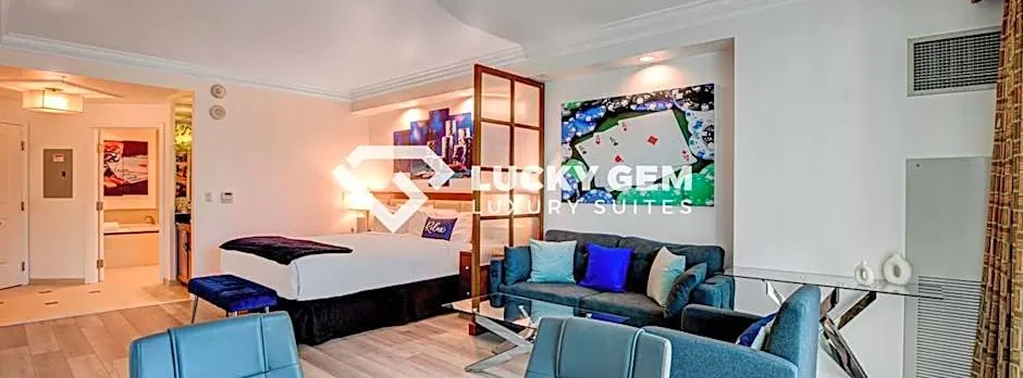 Lucky Gem Penthouse & Luxury Suites at MGM Signature Resort, Balcony Strip View 2605