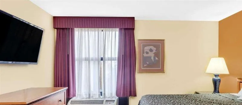 Days Inn & Suites by Wyndham Kalamazoo