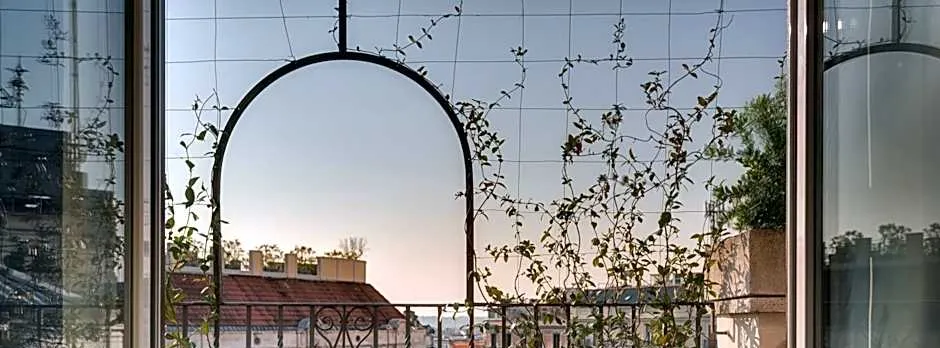 Tritone Top House