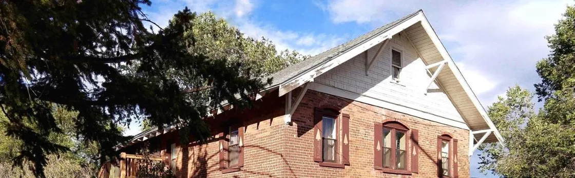 Bunk & Brew Historic Lucas House
