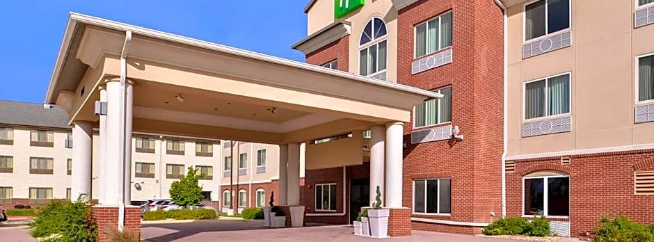 Holiday Inn Express & Suites Emporia Northwest By IHG