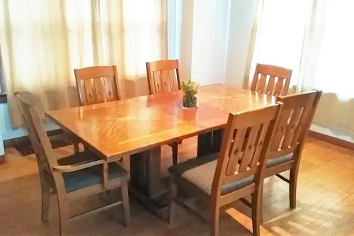 Comfortable 3 BR Craftsman Bungalow in Milwaukees Bay View Neighborhood