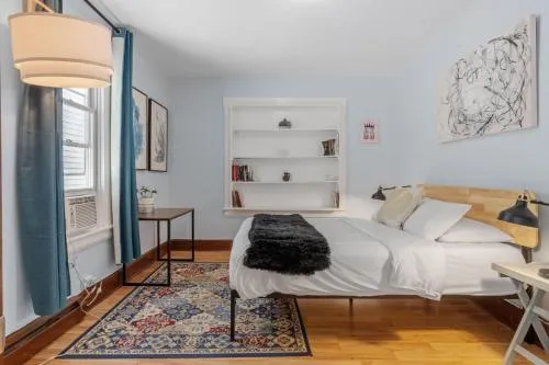 9 Bedroom, 14 Beds House Great for Big Groups Near Boardwalk, Tropicana