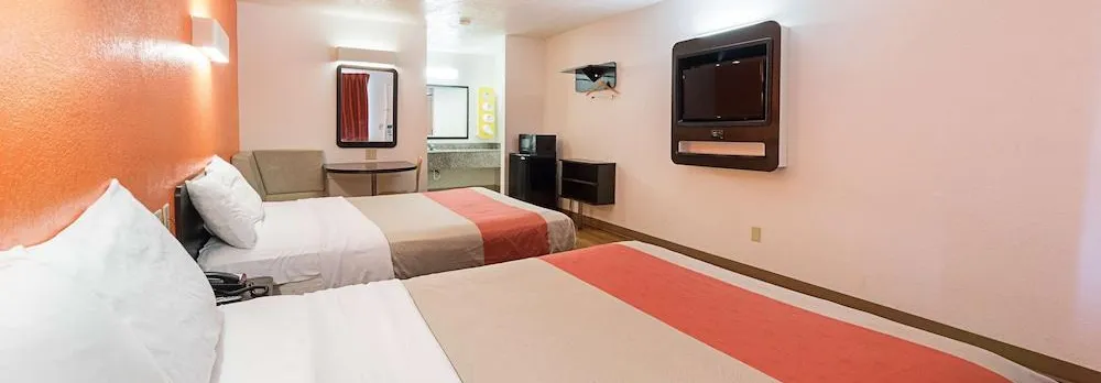 Motel 6 San Antonio - Fiesta Trails